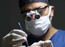 Dr. Geridönmez met Choi pen