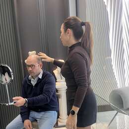 Huri — persoonlijk aanspreekpunt bij de kliniek