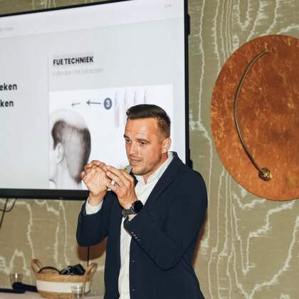 Nico Vandendriessche bij een FUE presentatie